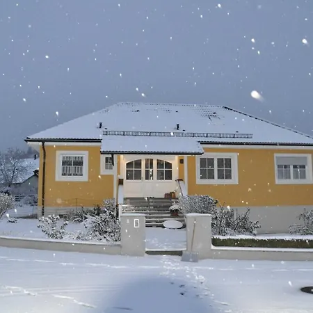 Geisbergblick Апартаменты Zeegendorf